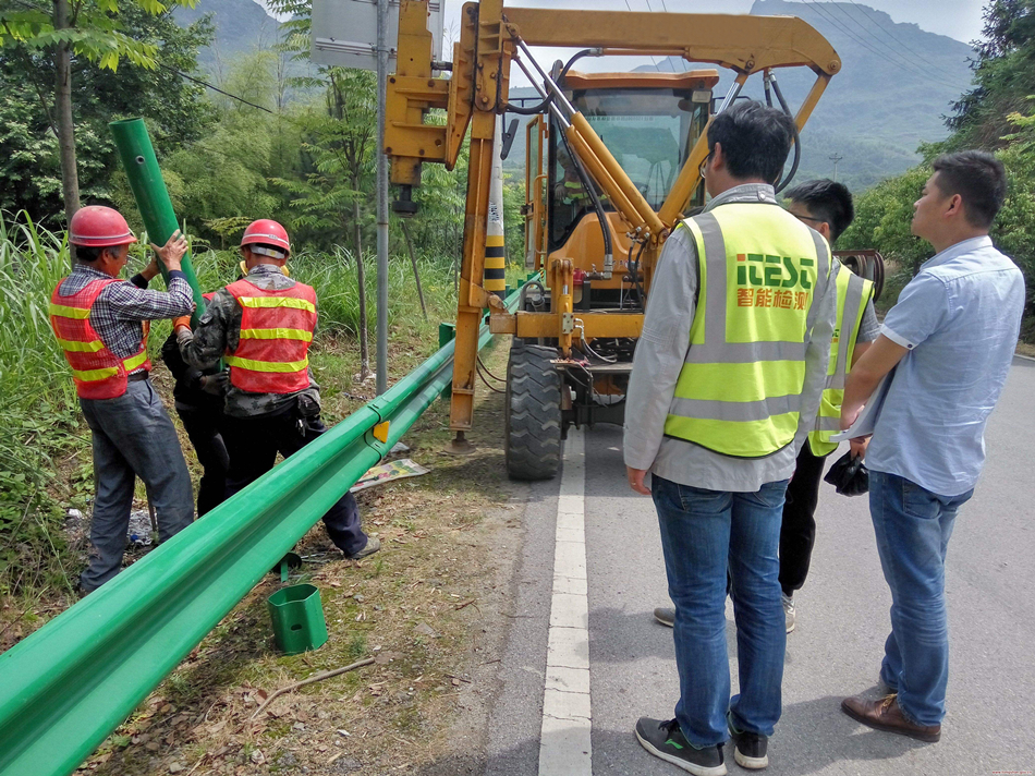 公路波形護欄的安裝作業(yè)應(yīng)該注意的事項